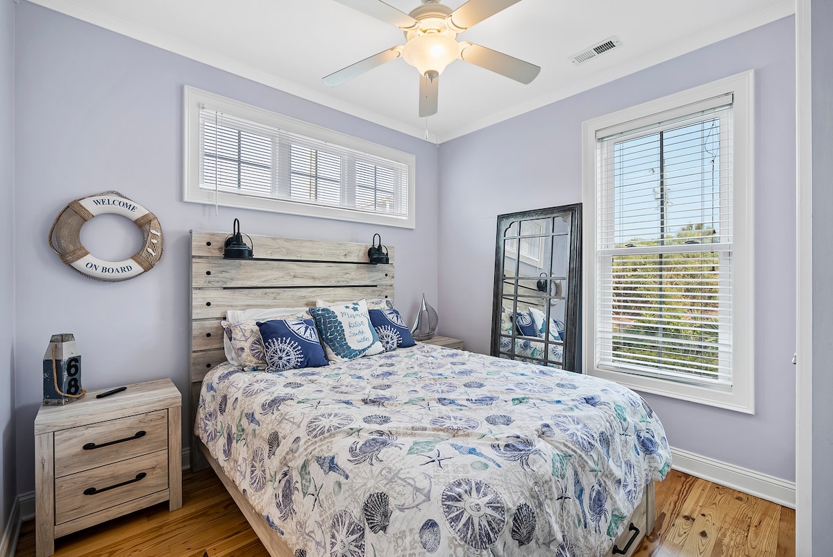Bungalow with Pool bedroom