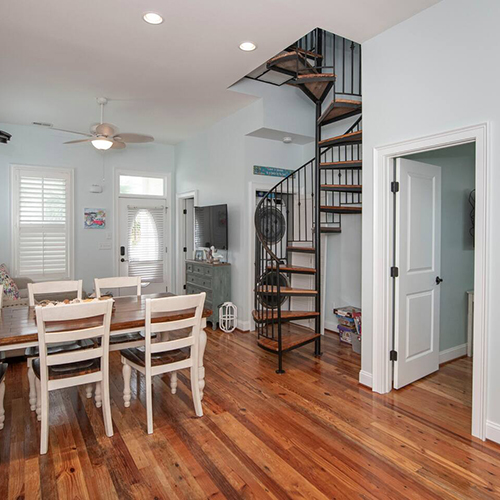 Luxury Bungalow with Pool, 2 Bedrooms and a Loft